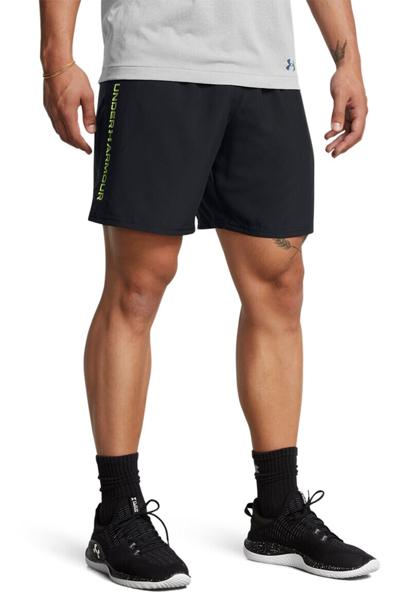 Under Armour Свободни фитнес шорти Tech™ - Pepit.bg