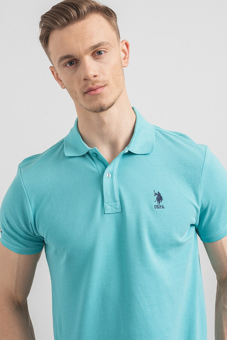 US Polo Assn U.S. Polo Assn - Памучна тениска по тялото с яка - Pepit.bg