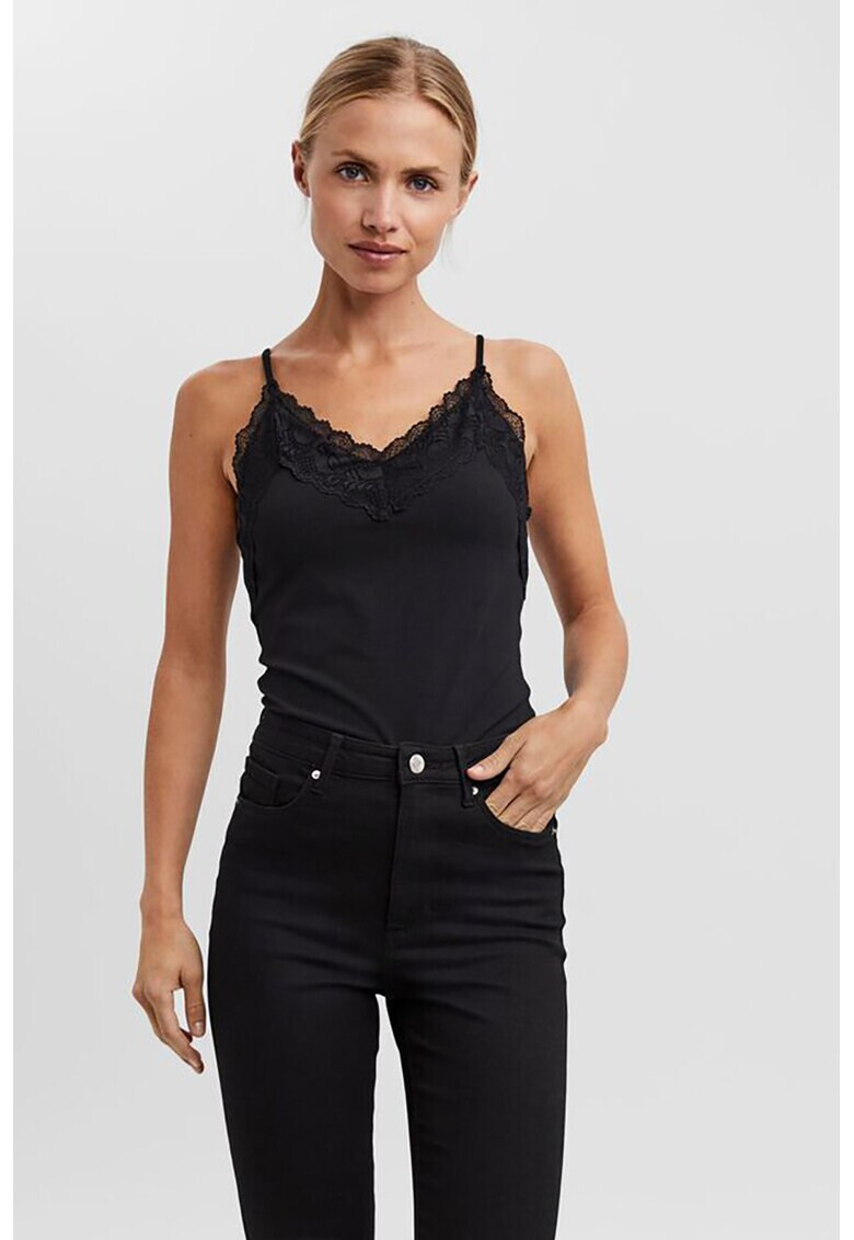 Vero Moda Боди тип топ с шпиц и дантела - Pepit.bg