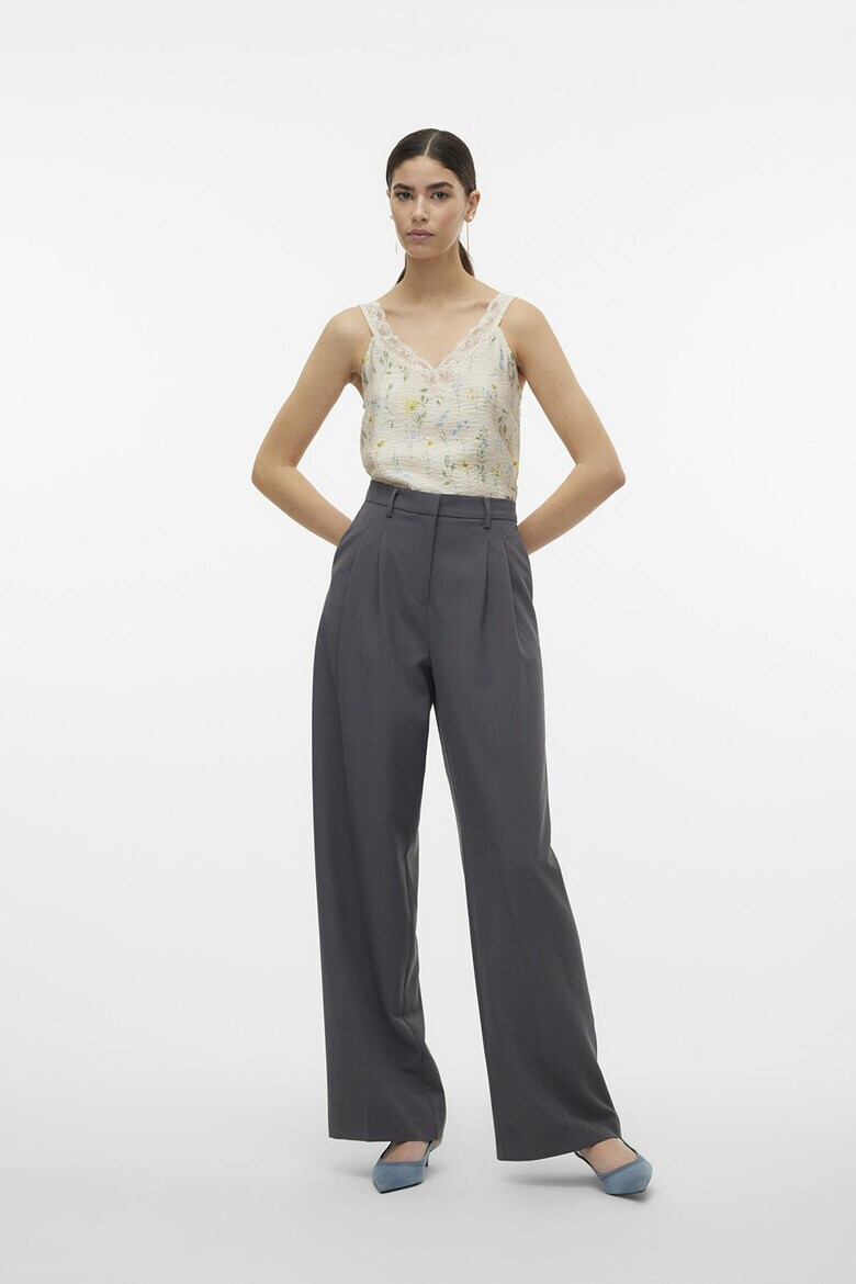 Vero Moda Флорален топ с шпиц - Pepit.bg
