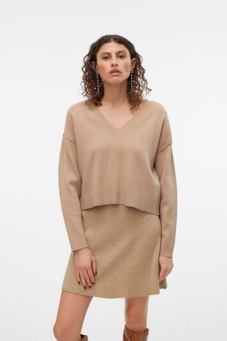 Vero Moda Къс пуловер с шпиц - Pepit.bg