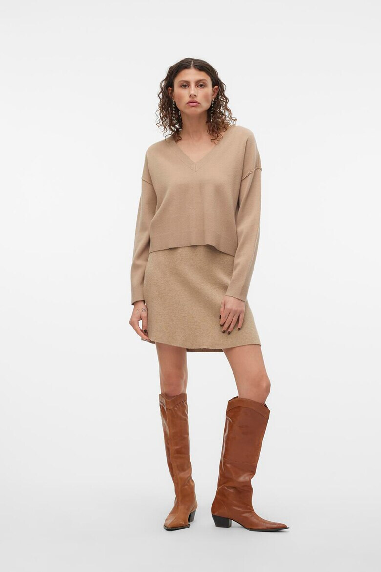 Vero Moda Къс пуловер с шпиц - Pepit.bg