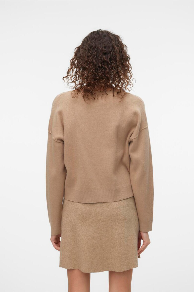 Vero Moda Къс пуловер с шпиц - Pepit.bg