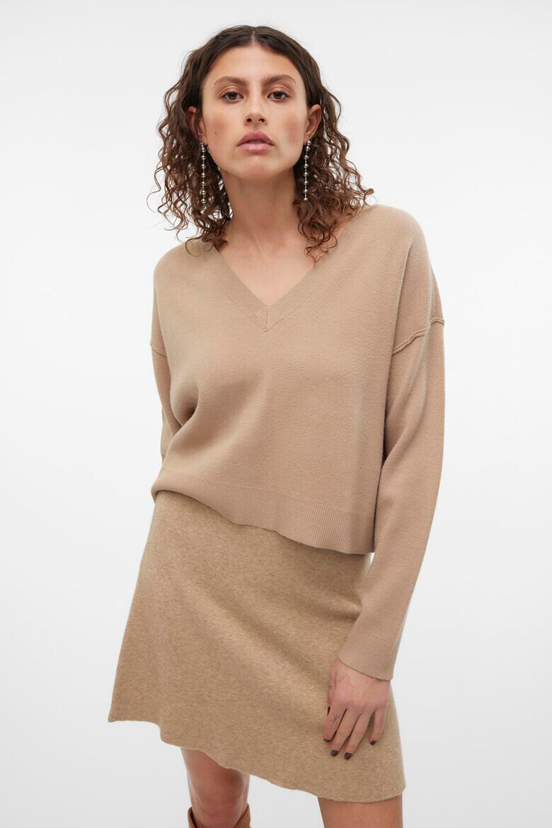 Vero Moda Къс пуловер с шпиц - Pepit.bg