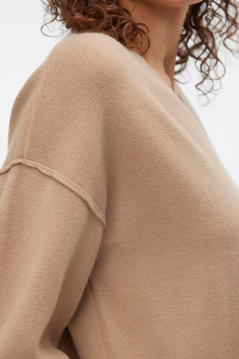 Vero Moda Къс пуловер с шпиц - Pepit.bg