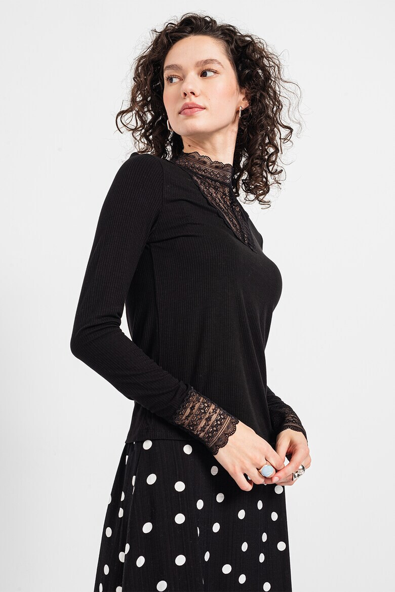 Vero Moda Рипсена блуза Nala с дантела - Pepit.bg