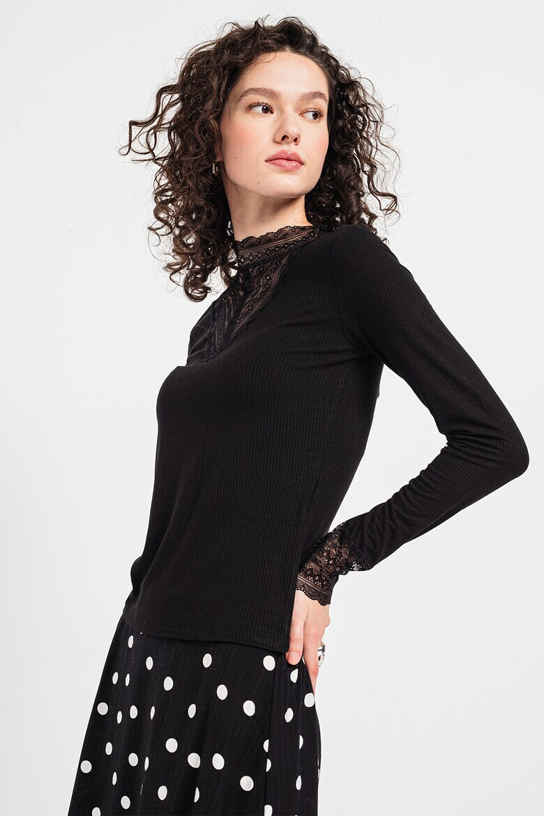 Vero Moda Рипсена блуза Nala с дантела - Pepit.bg