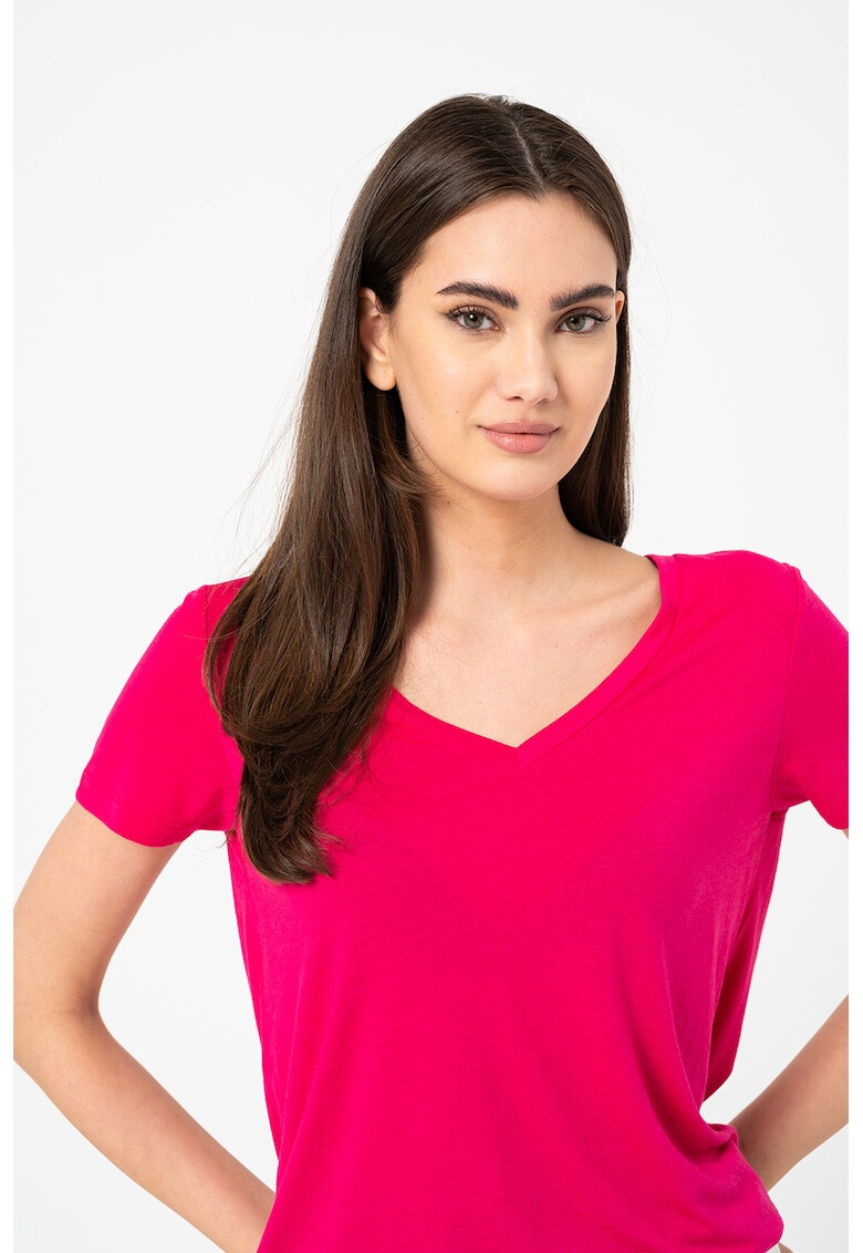 Vero Moda Тениска Spicy с шпиц деколте - Pepit.bg