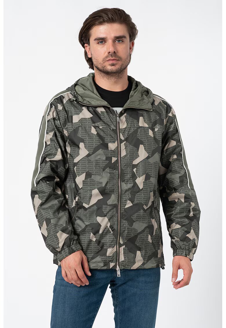 Armani Exchange Олекотено яке с камуфлажна шарка и лого