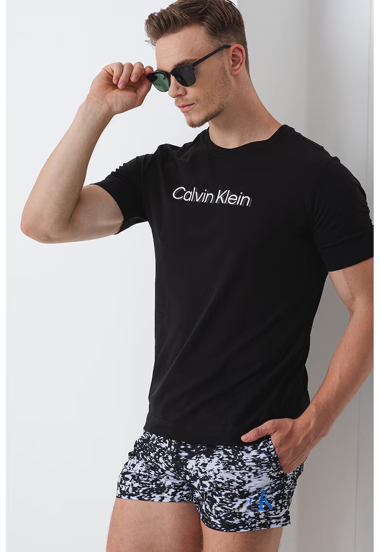 Calvin Klein Плувни шорти на каре - Избеляло черно/Мръснобял
