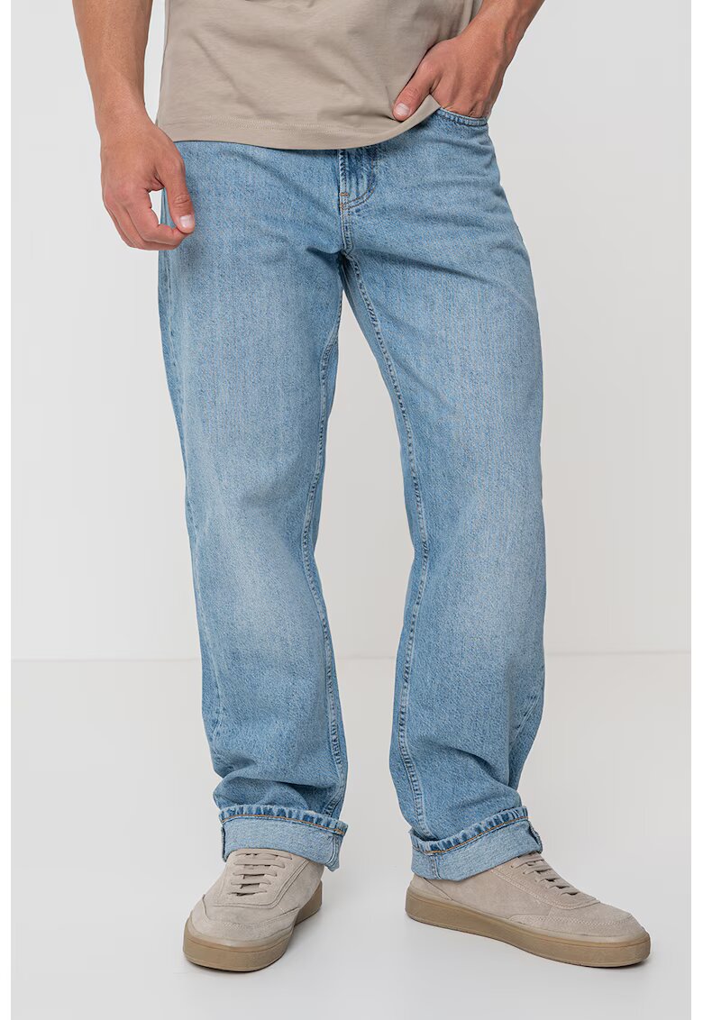 Calvin Klein Прави дънки