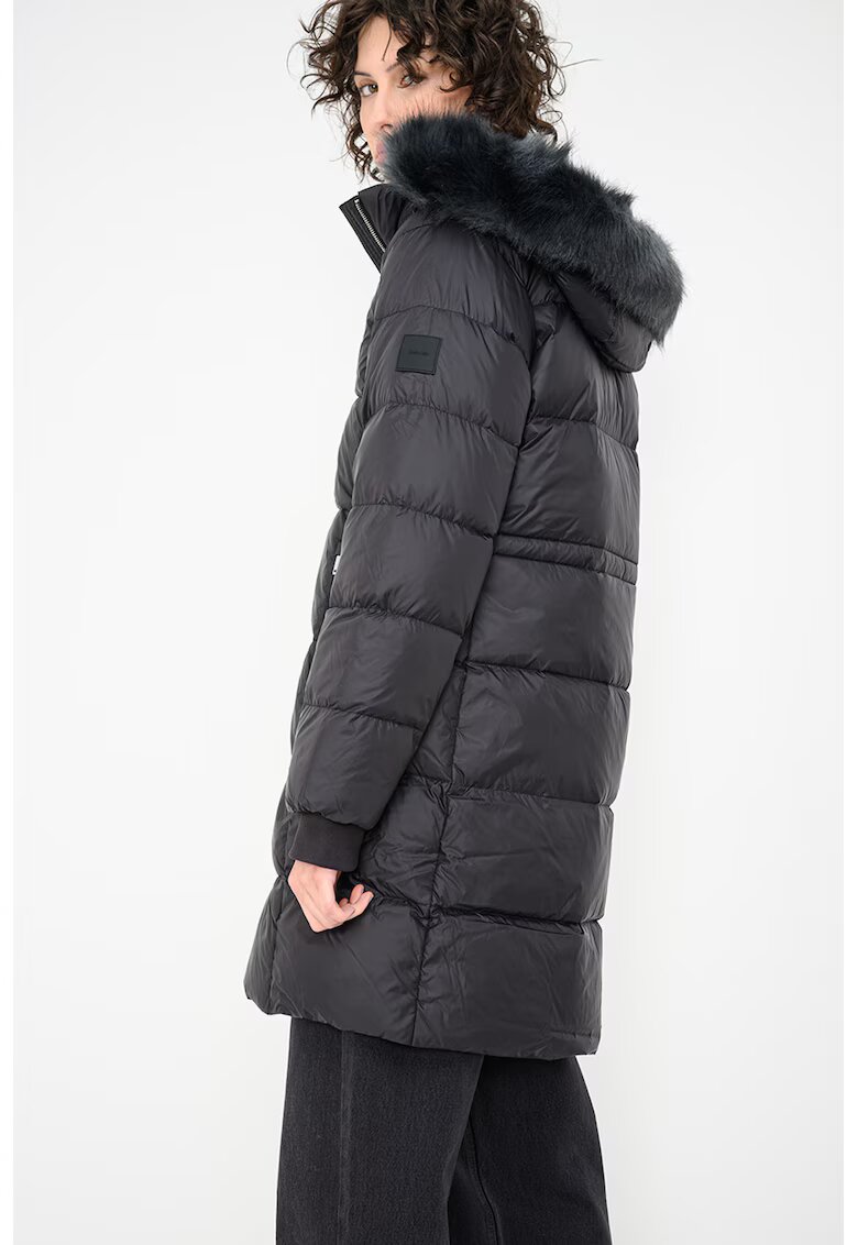 Calvin Klein Пухено и непромокаемо зимно яке