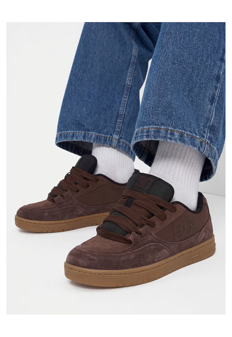 DC Shoes кецове от набук с гумена подметка и връзки - кафяви