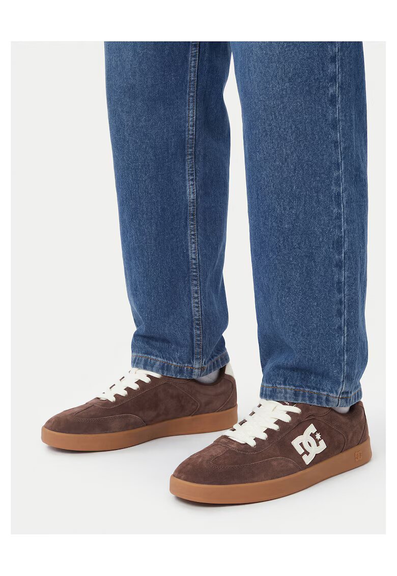 DC Shoes кецове от набук с гумена подметка и връзки - кафяви
