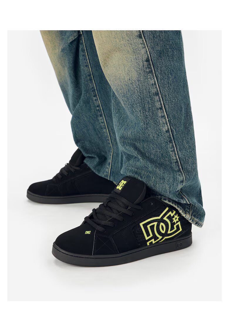 DC Shoes кецове от набук с лого и връзки - черно