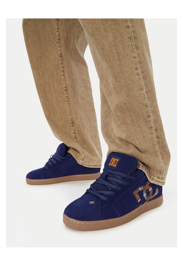 DC Shoes кецове от велур с подметка от гума