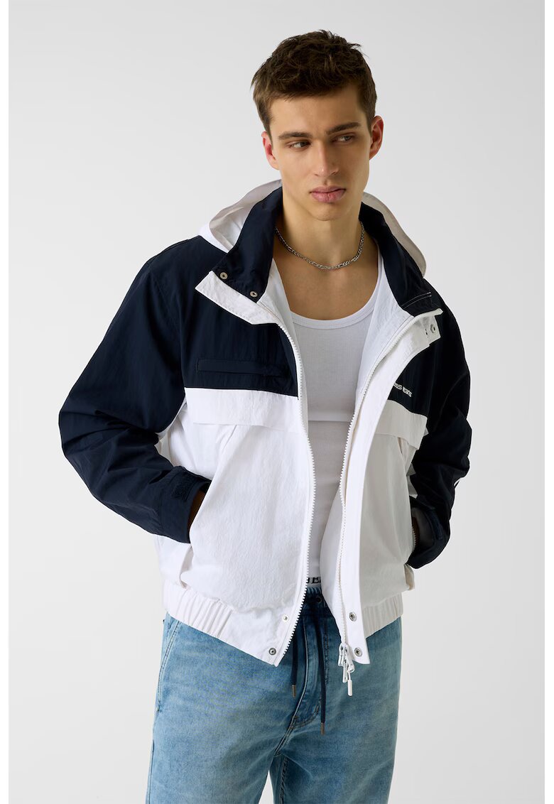 Guess Jeans Двуцветно яке с качулка - Бял/Ултрамарин синьо