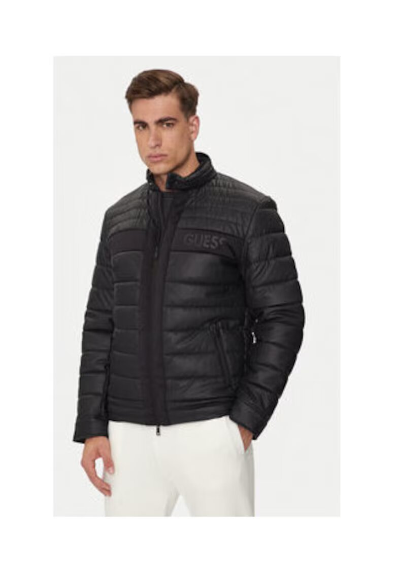 Guess Капитонирано яке с цип и лого