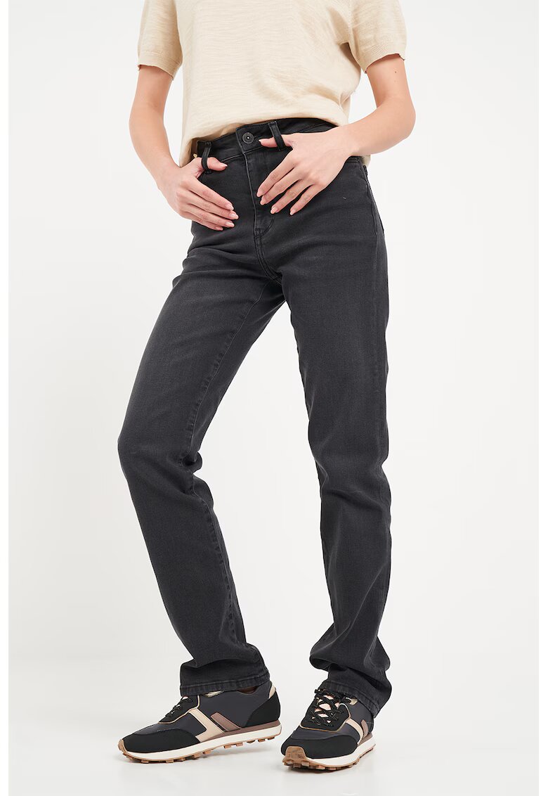 Lee Cooper Прави дънки със средна талия