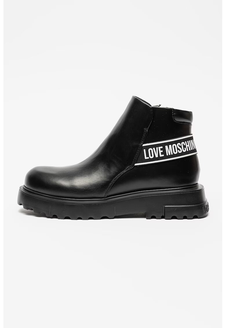 Love Moschino Кожени скосени боти с лого - Черен/Бял