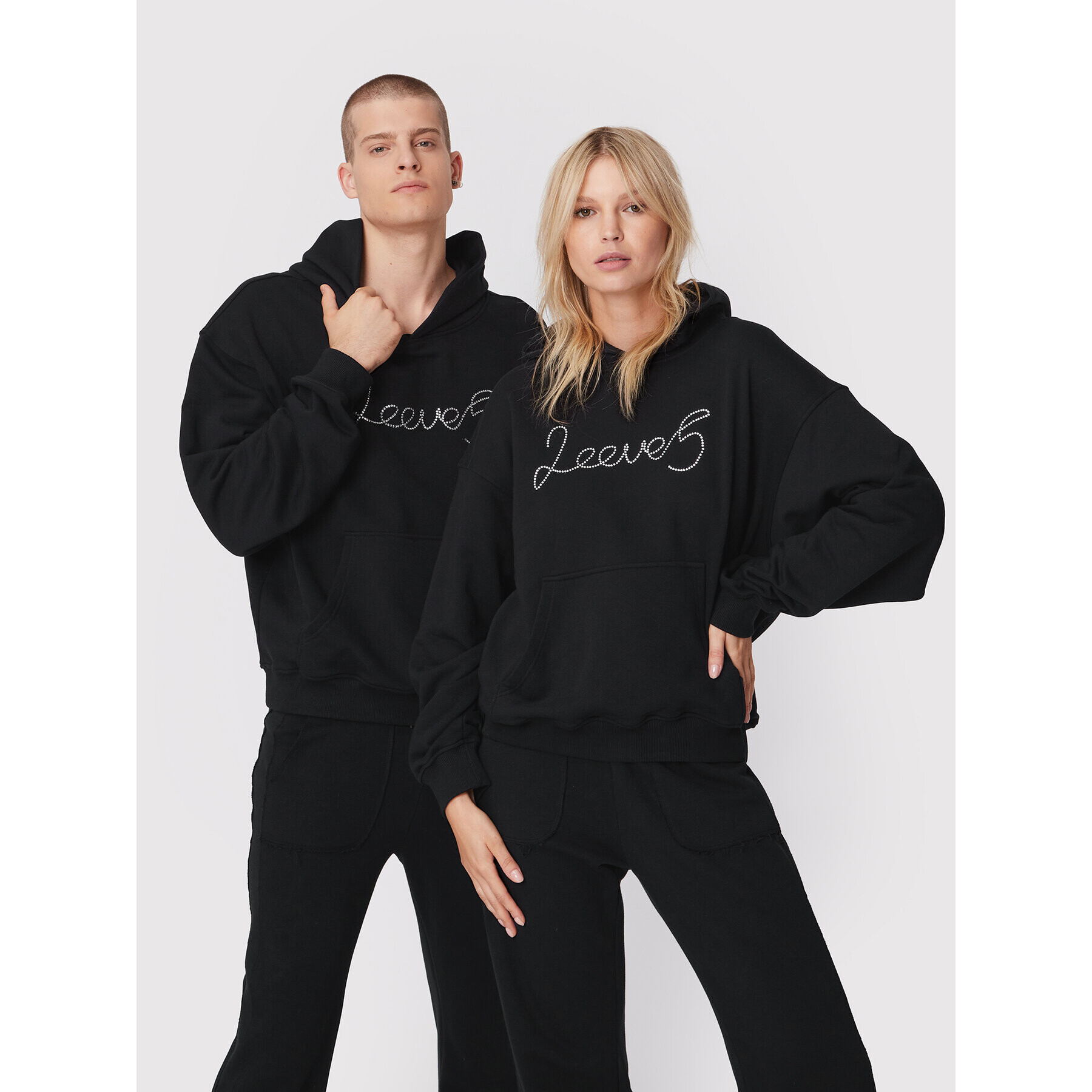 2005 Суитшърт Unisex X Leeves „2eeve5” Черен Relaxed Fit - Pepit.bg