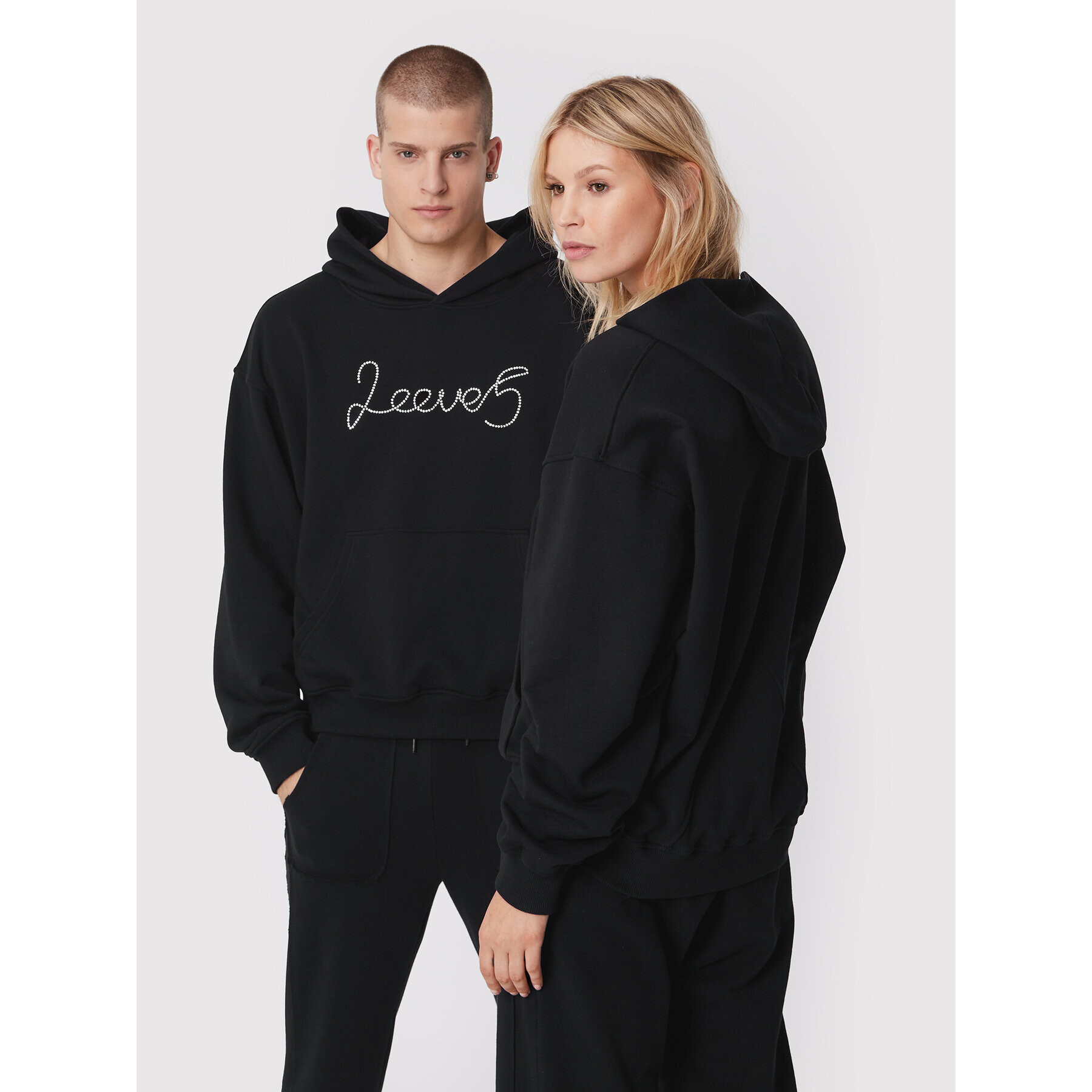 2005 Суитшърт Unisex X Leeves „2eeve5” Черен Relaxed Fit - Pepit.bg