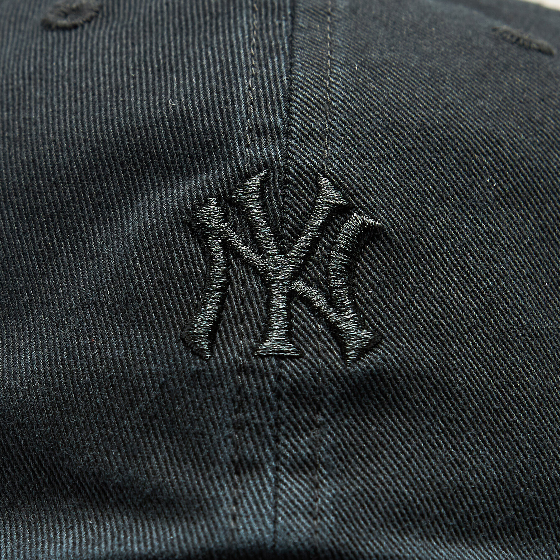 47 Brand Шапка с козирка MLB New York Yankees BASE RUNNER '47 Clean Up B-BSRNR17GWS-BKD Черен - Pepit.bg