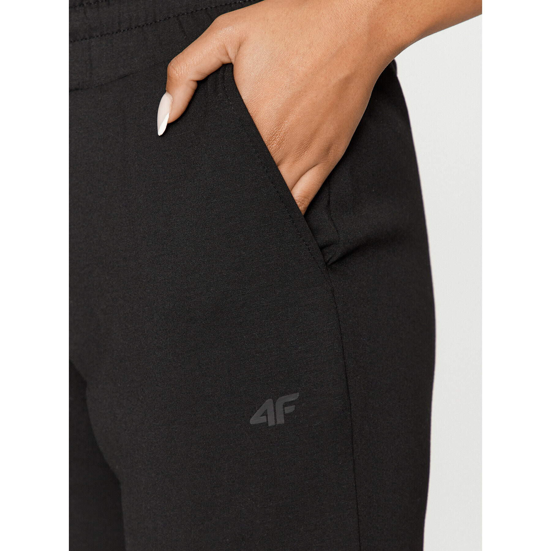 4F Долнище анцуг AW23TTROF507 Черен Regular Fit - Pepit.bg