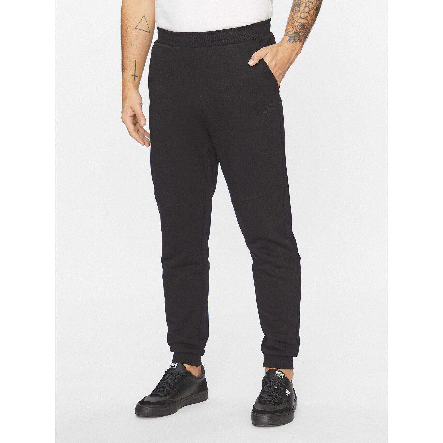 4F Долнище анцуг AW23TTROM447 Черен Regular Fit - Pepit.bg