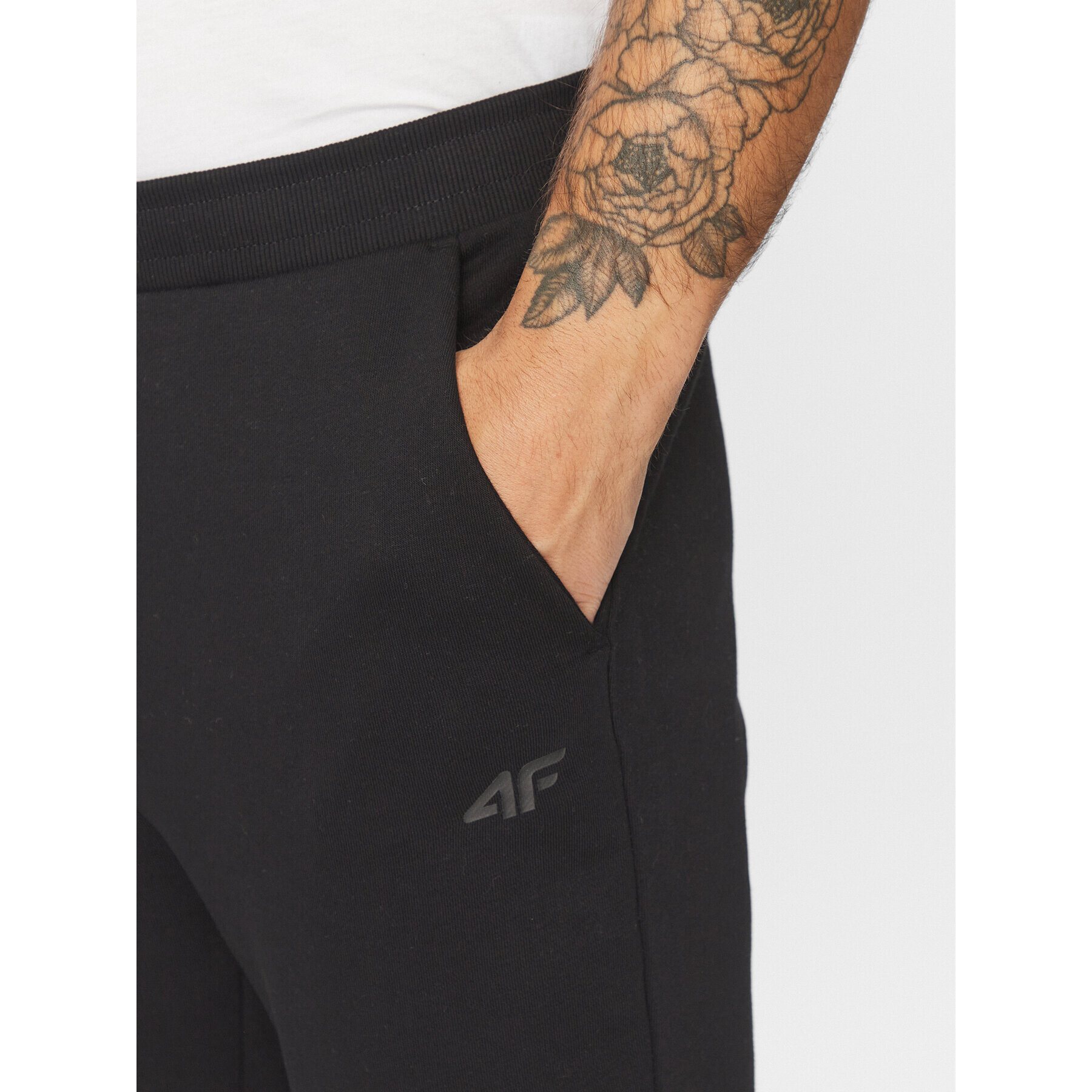 4F Долнище анцуг AW23TTROM447 Черен Regular Fit - Pepit.bg
