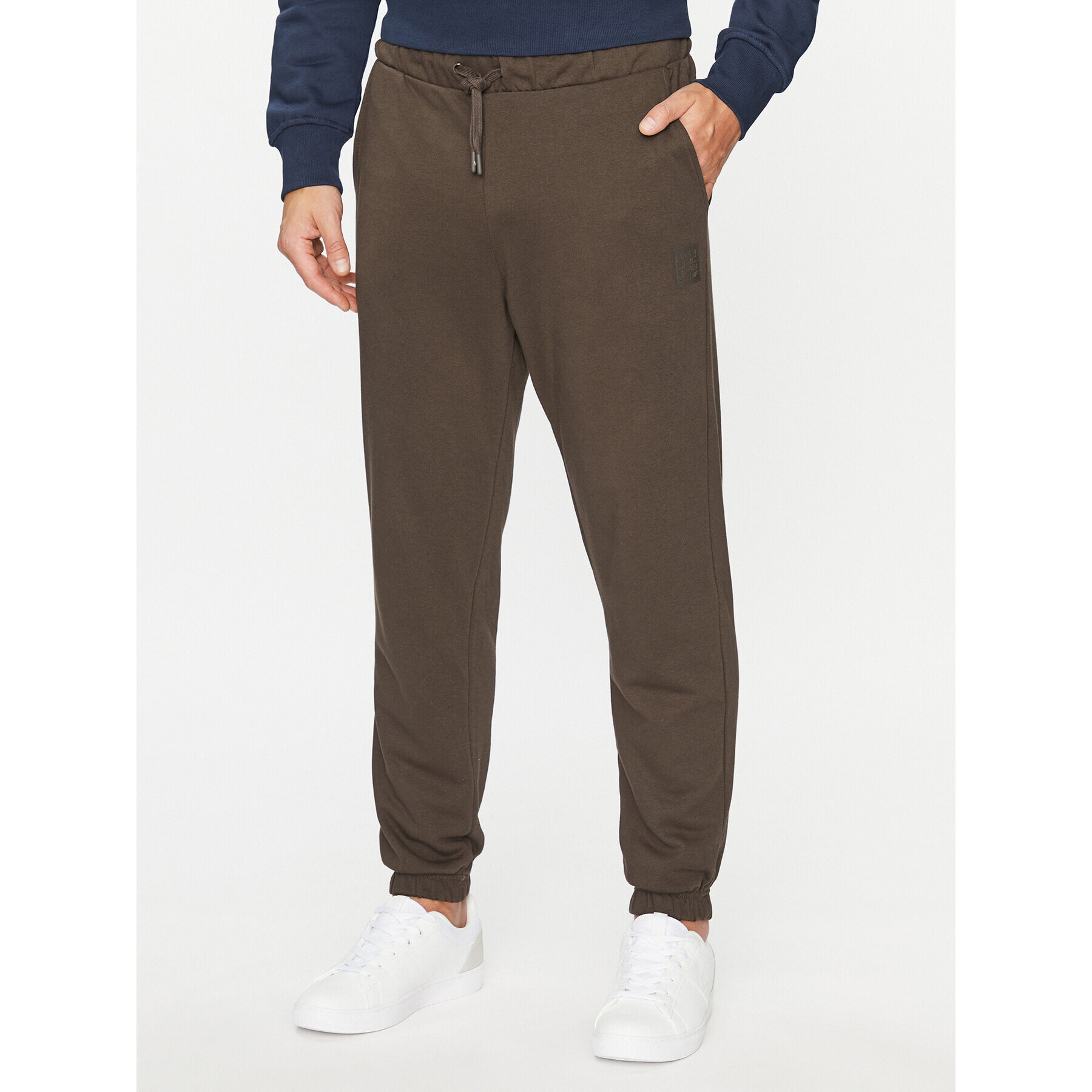 4F Долнище анцуг AW23TTROM453 Кафяв Regular Fit - Pepit.bg