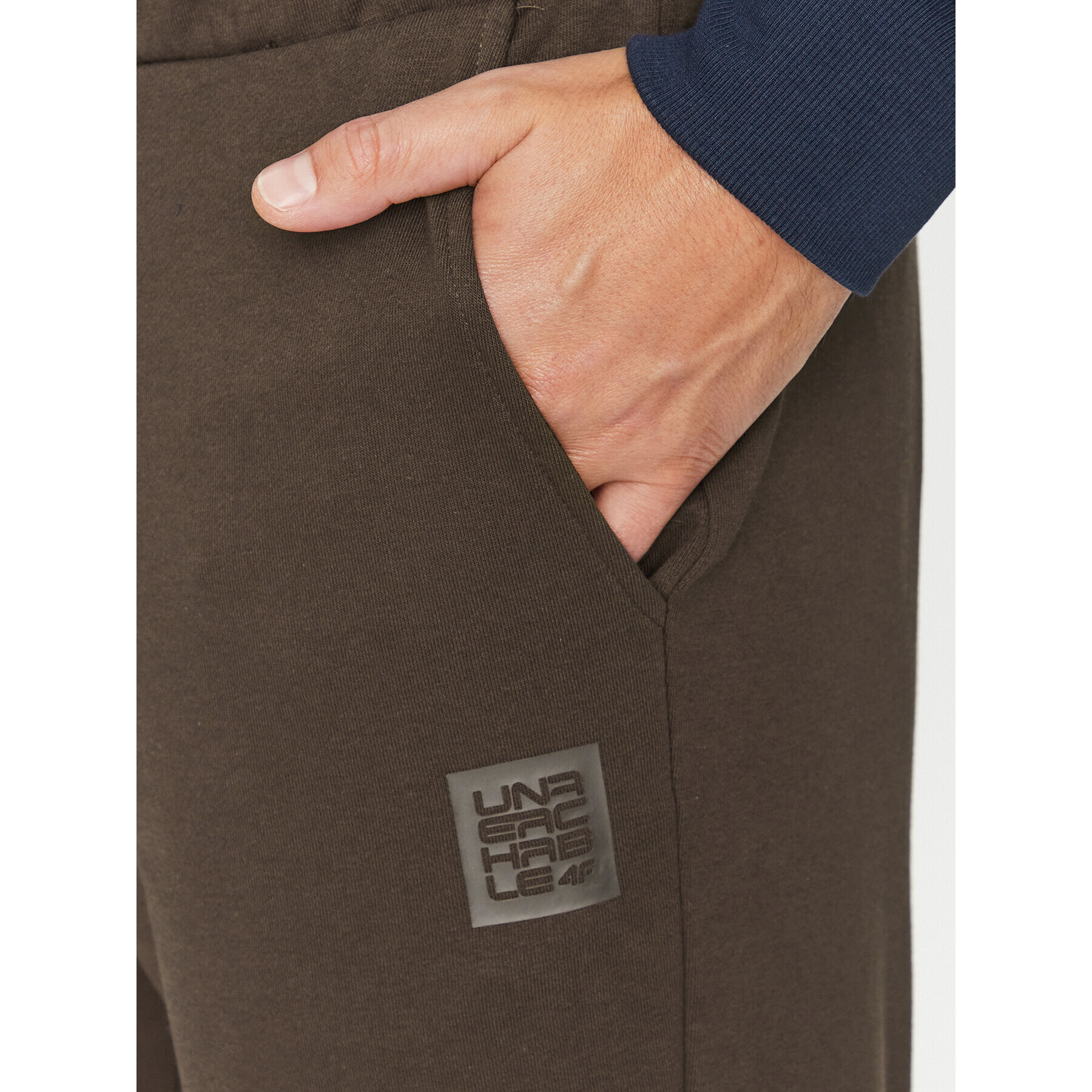 4F Долнище анцуг AW23TTROM453 Кафяв Regular Fit - Pepit.bg
