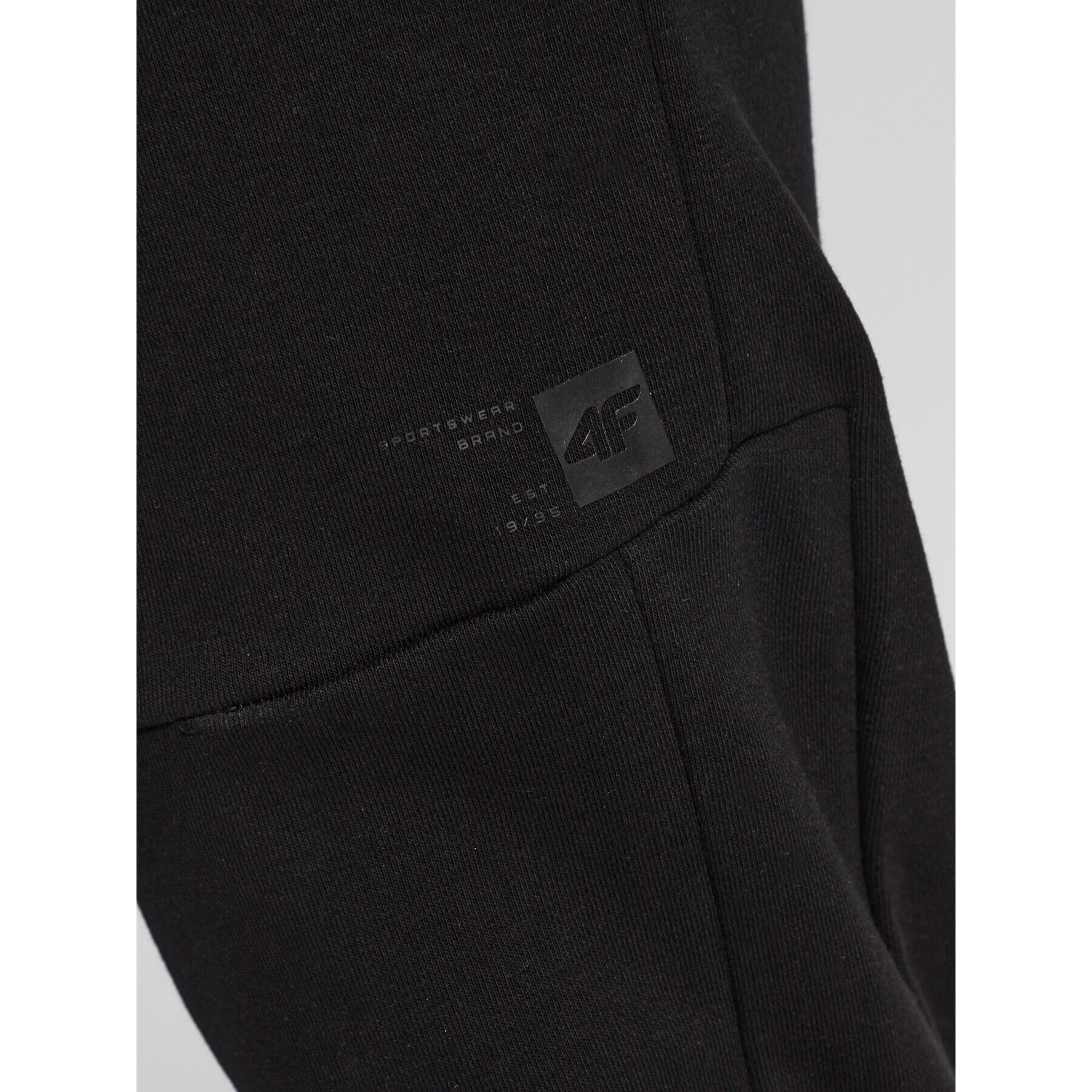 4F Долнище анцуг H4Z22-SPMD013 Черен Regular Fit - Pepit.bg