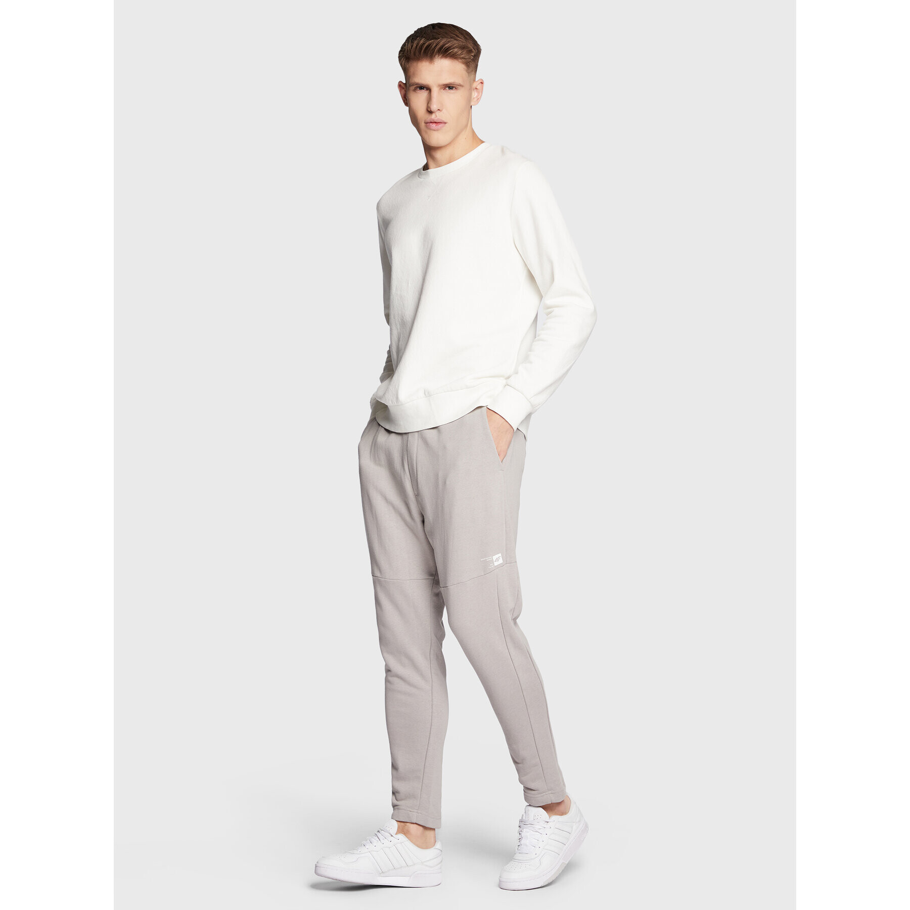4F Долнище анцуг H4Z22-SPMD013 Сив Slim Fit - Pepit.bg