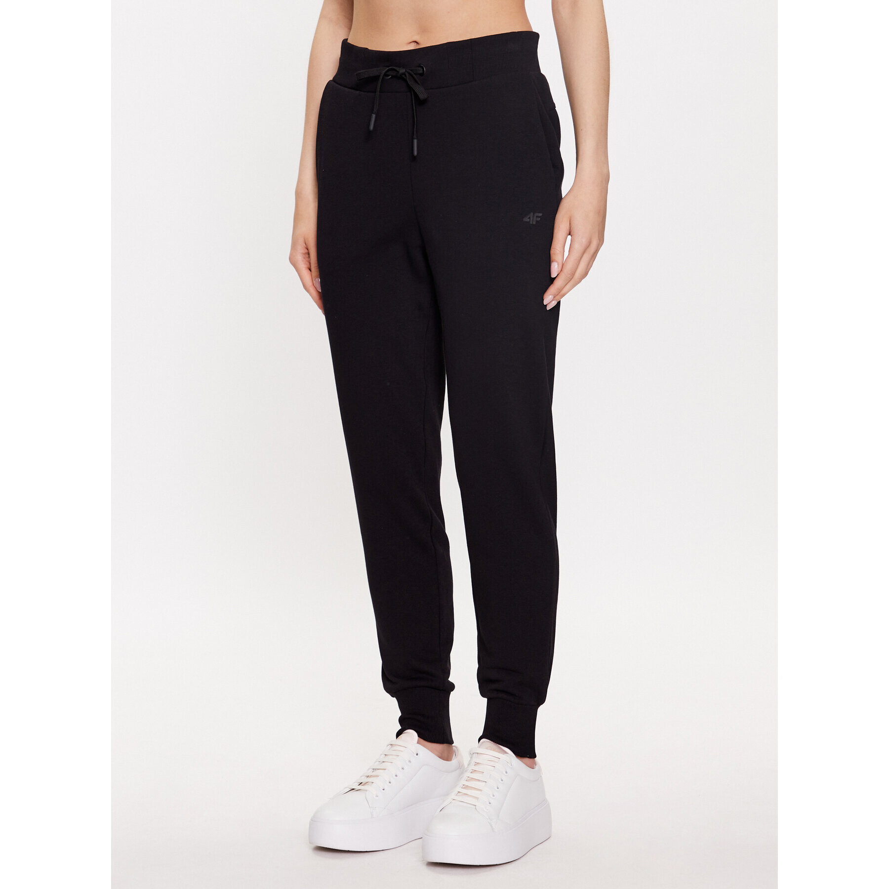 4F Долнище анцуг SS23TTROF229 Черен Regular Fit - Pepit.bg