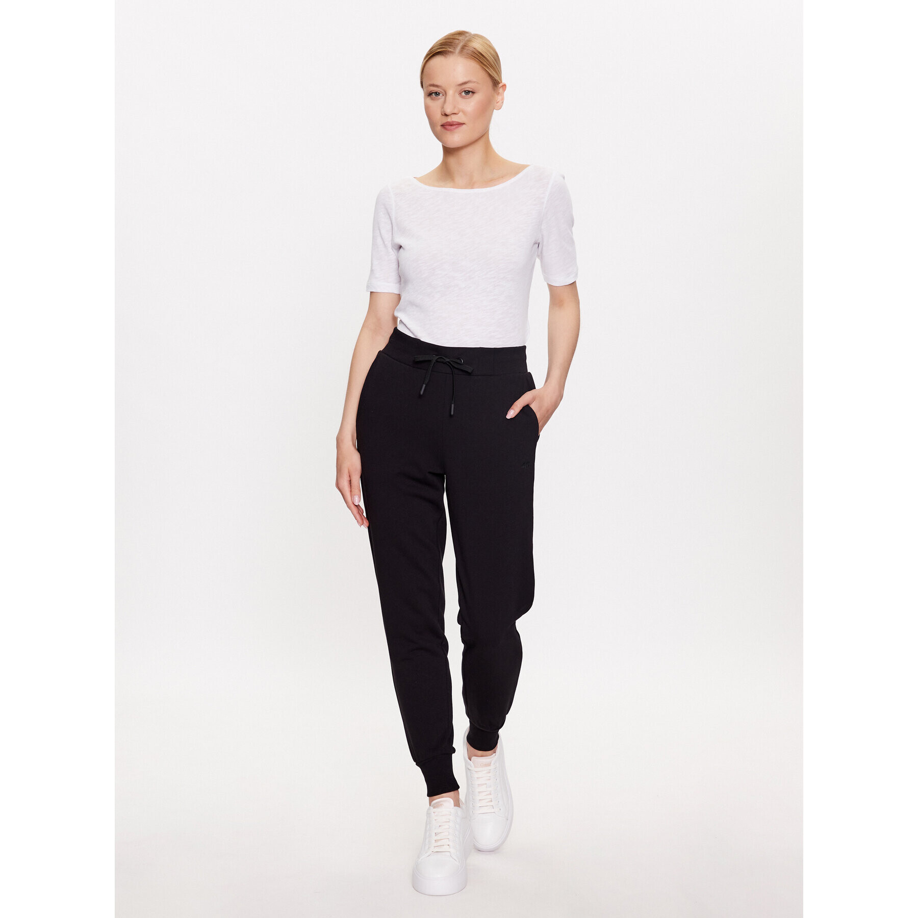 4F Долнище анцуг SS23TTROF229 Черен Regular Fit - Pepit.bg