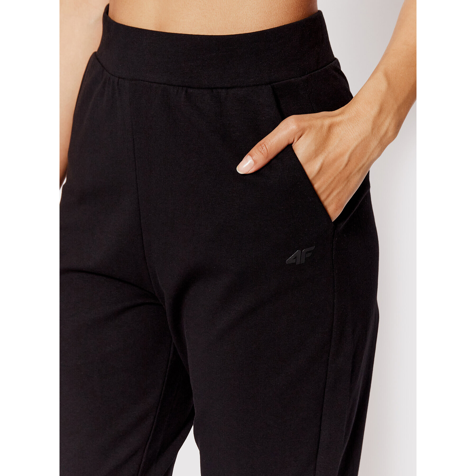 4F Долнище анцуг H4L22-SPDD011 Черен Regular Fit - Pepit.bg
