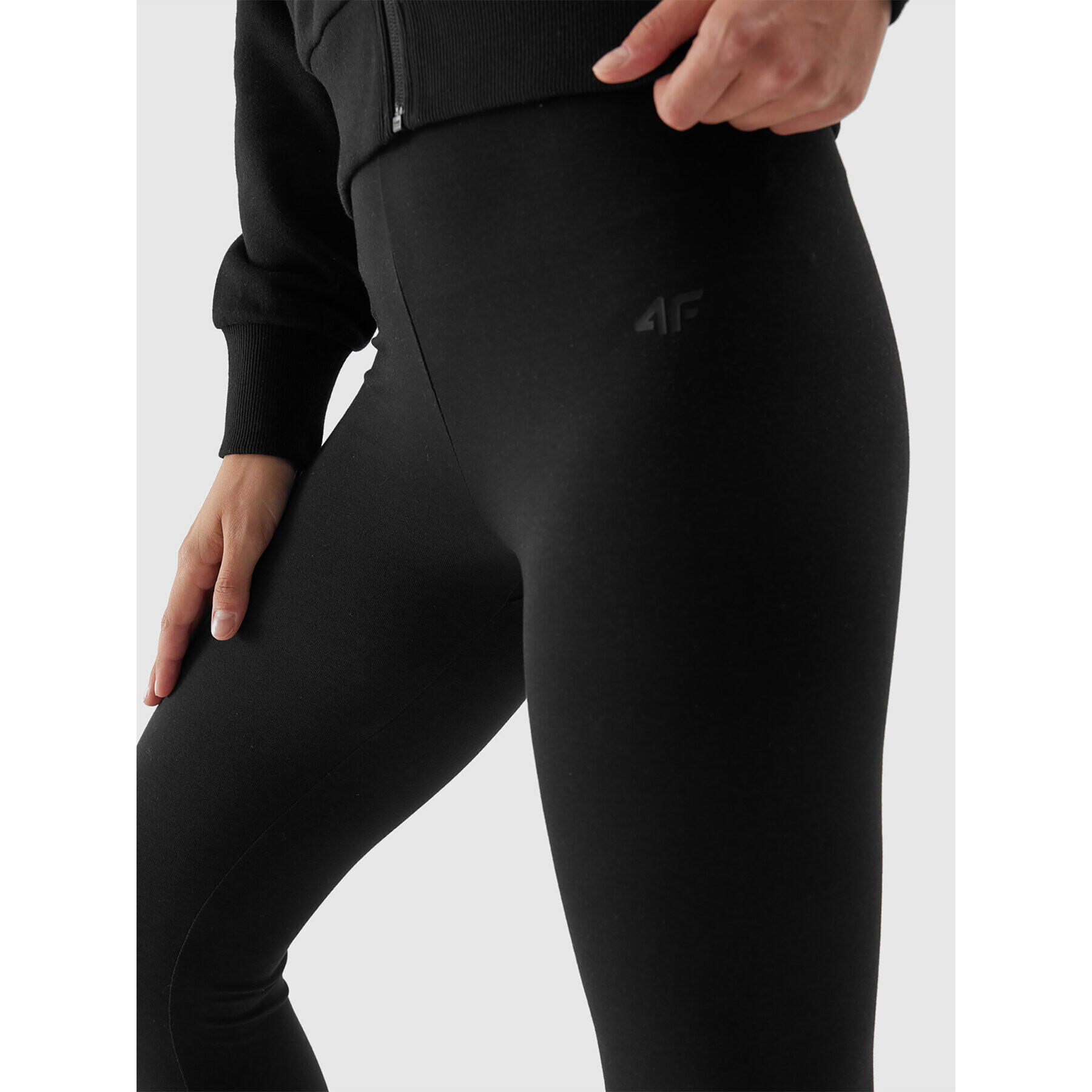 4F Клин AW23TTIGF108 Черен Regular Fit - Pepit.bg