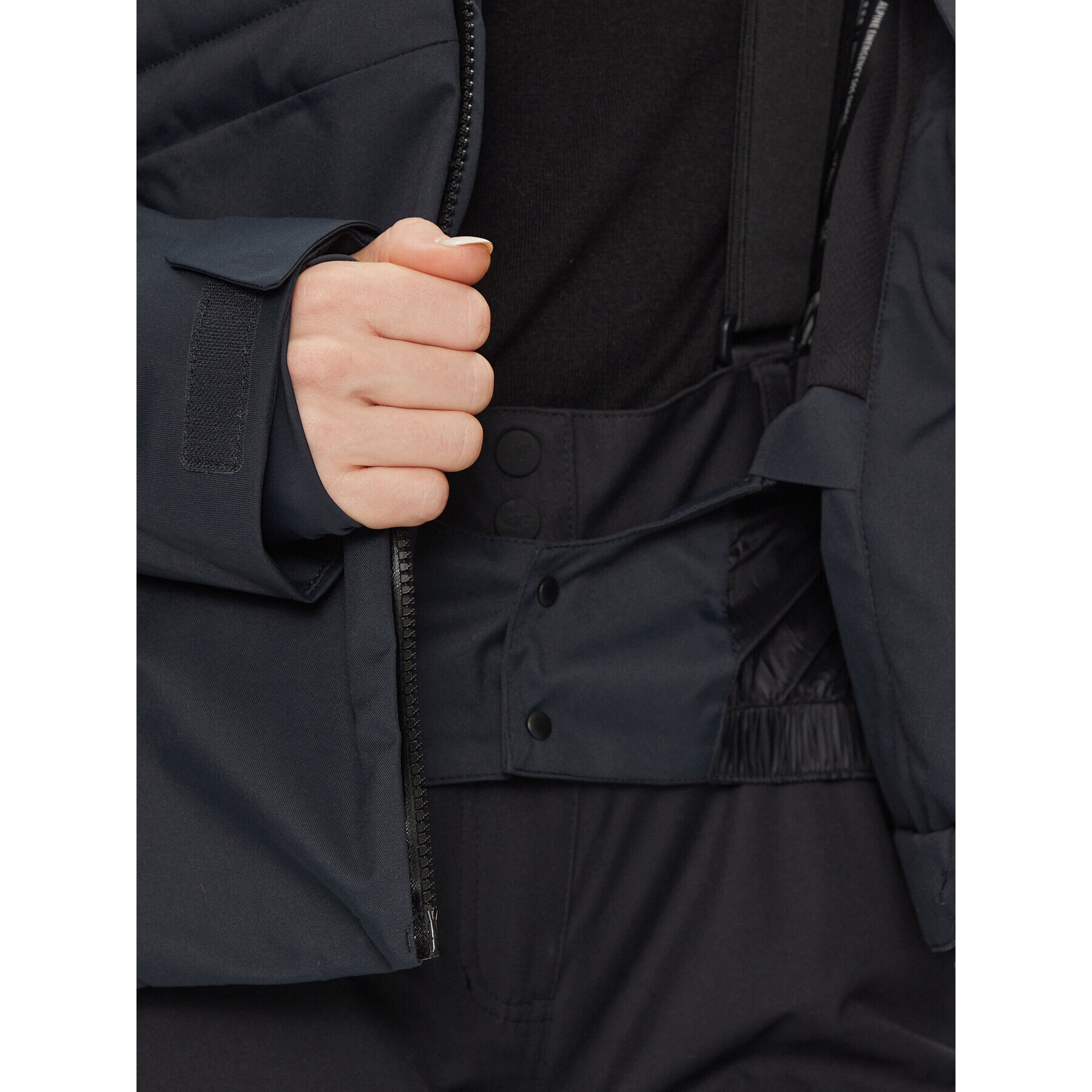 4F Скиорско яке AW23TTJAF339 Черен Slim Fit - Pepit.bg