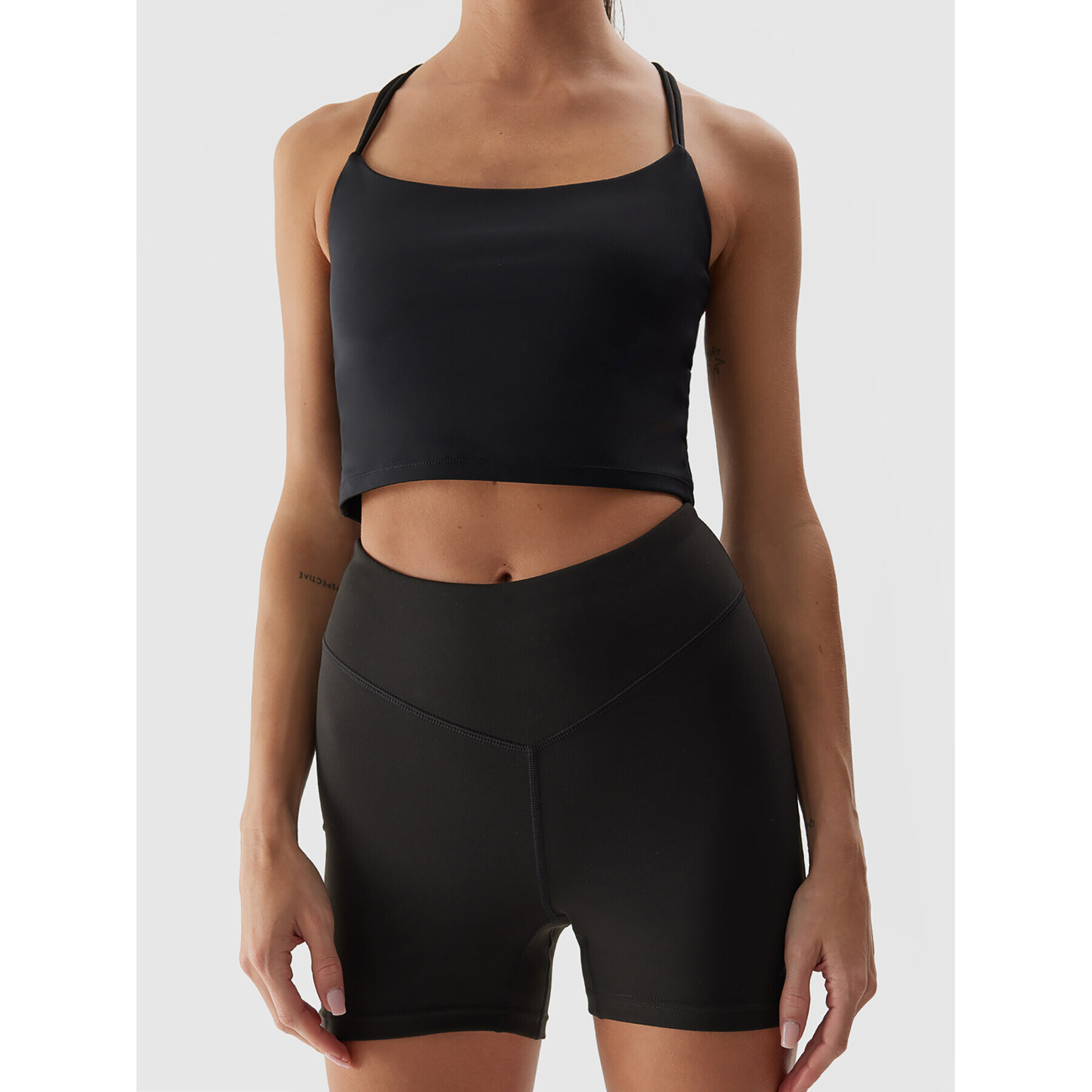 4F Спортни шорти AW23TFSHF301 Сив Slim Fit - Pepit.bg