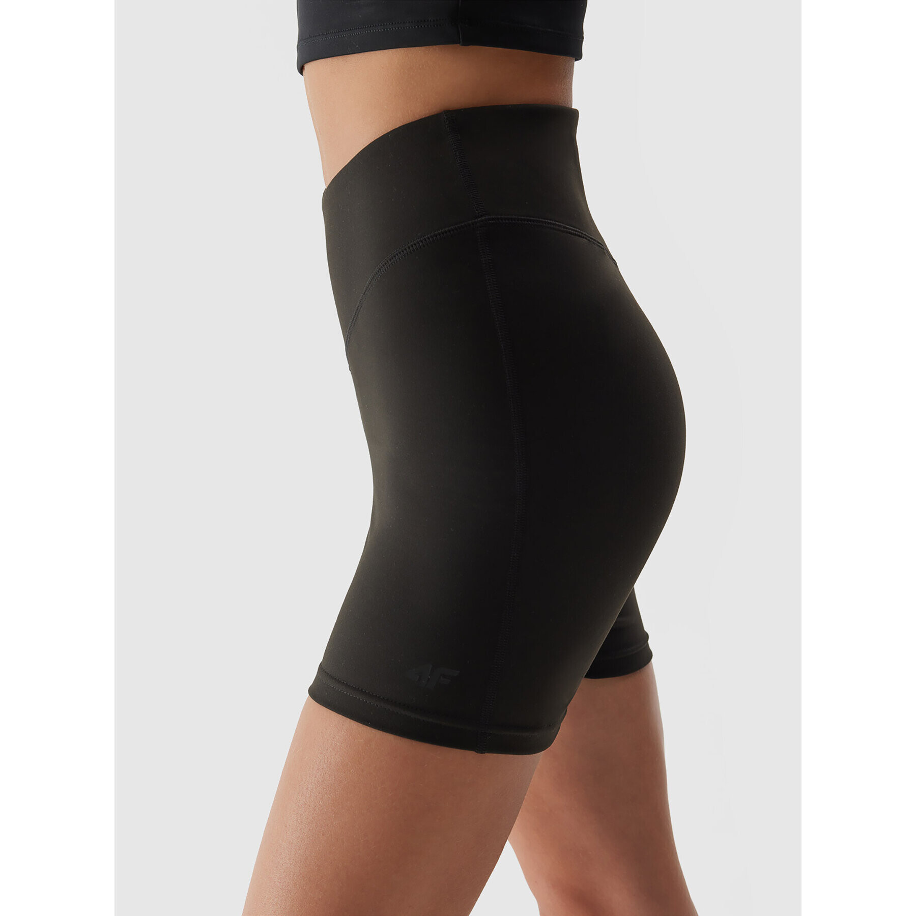 4F Спортни шорти AW23TFSHF301 Сив Slim Fit - Pepit.bg