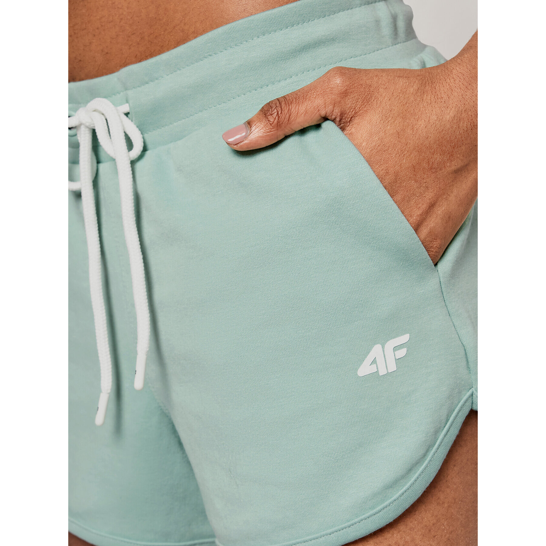 4F Спортни шорти H4L21-SKDD015 Зелен Regular Fit - Pepit.bg