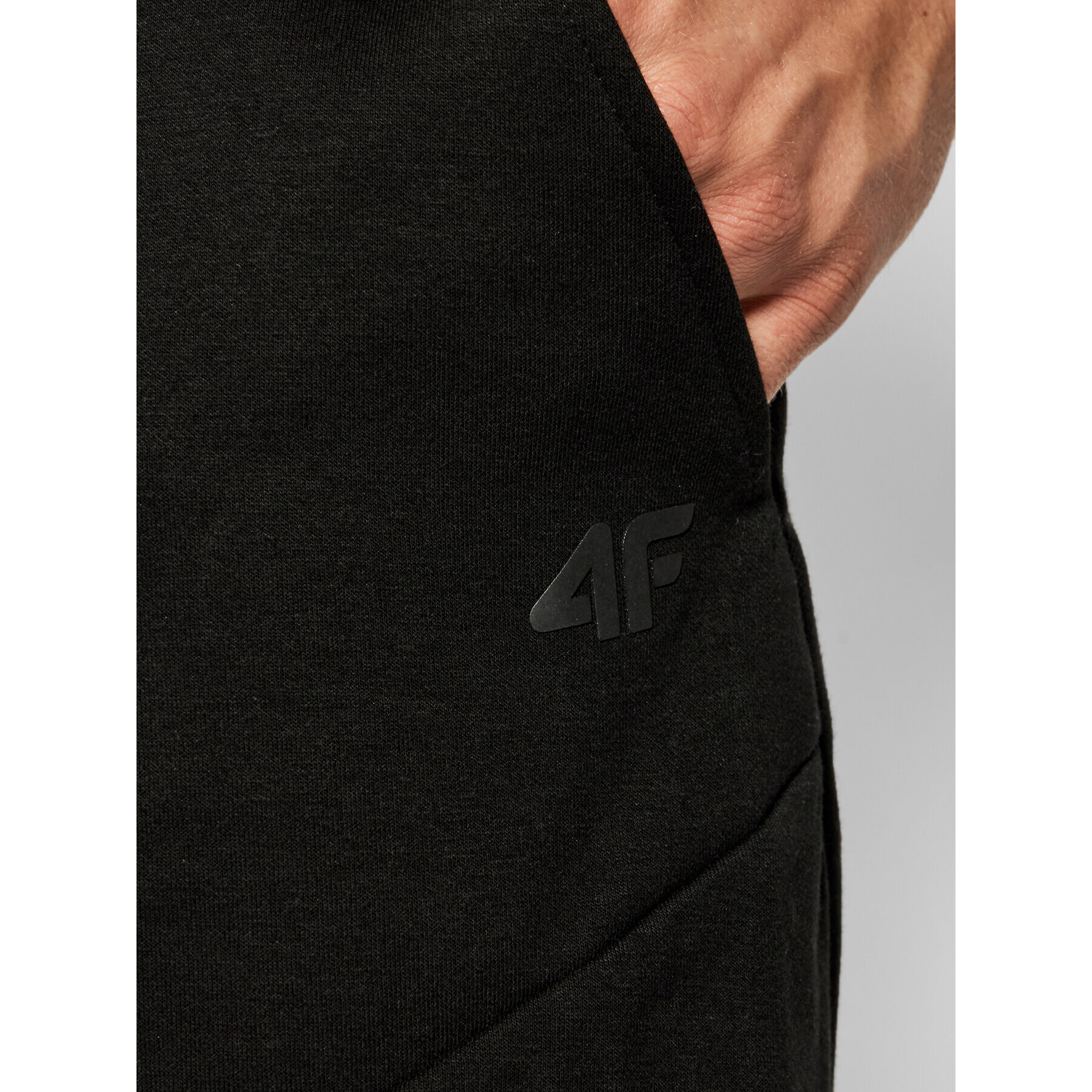 4F Спортни шорти H4L21-SKMD013 Черен Regular Fit - Pepit.bg