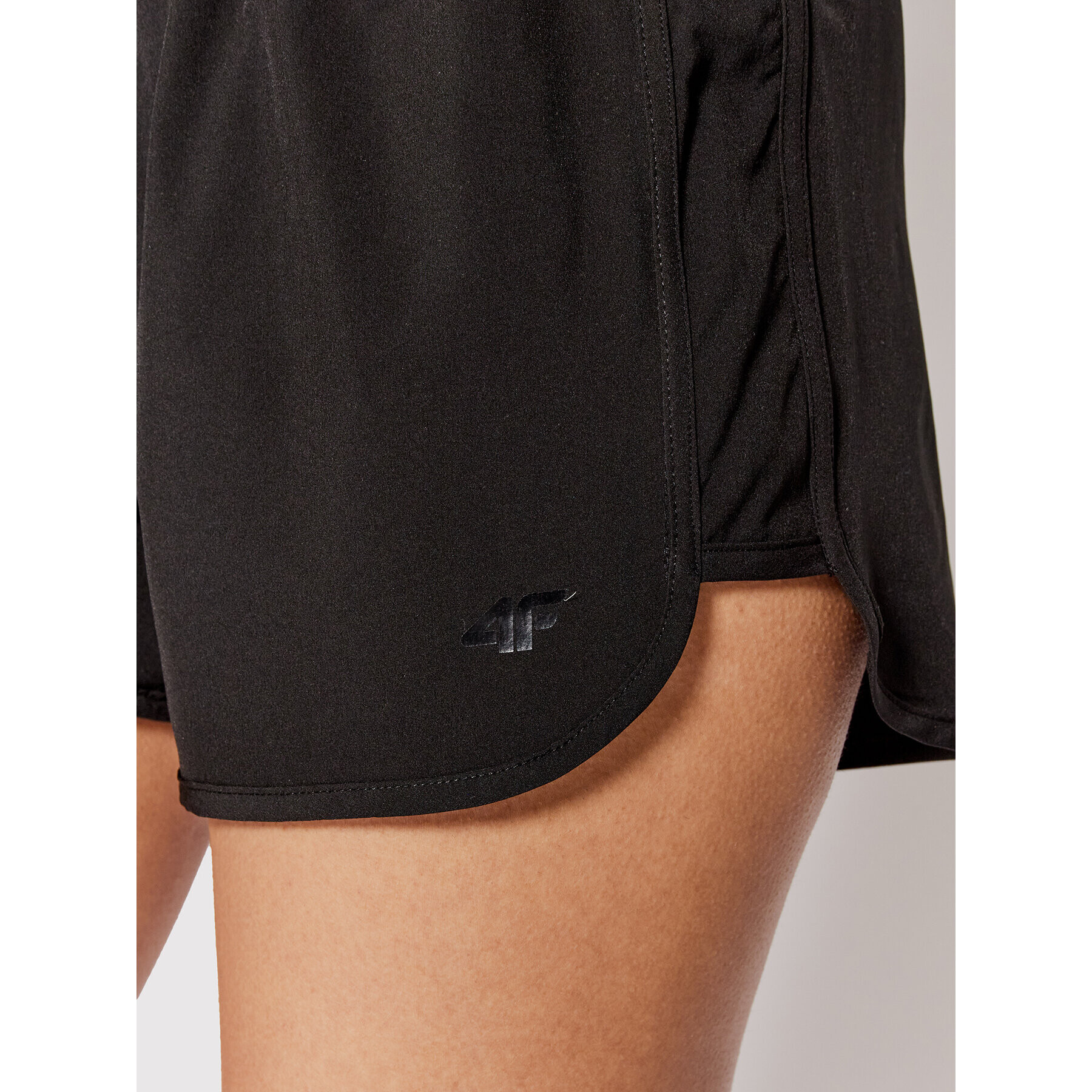 4F Спортни шорти H4L22-SKDT012 Черен Regular Fit - Pepit.bg