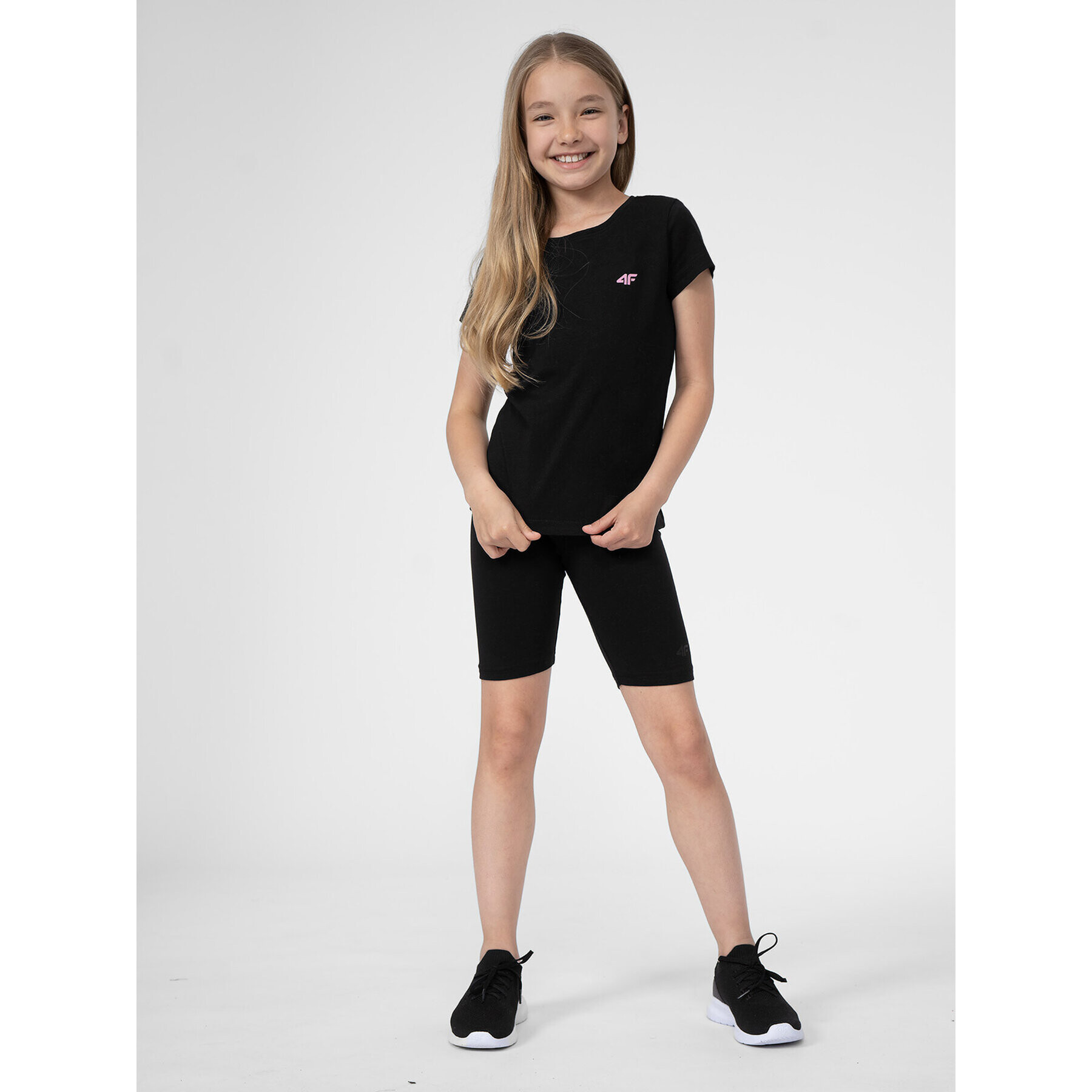 4F Спортни шорти JSS23TTIGF037 Черен Slim Fit - Pepit.bg