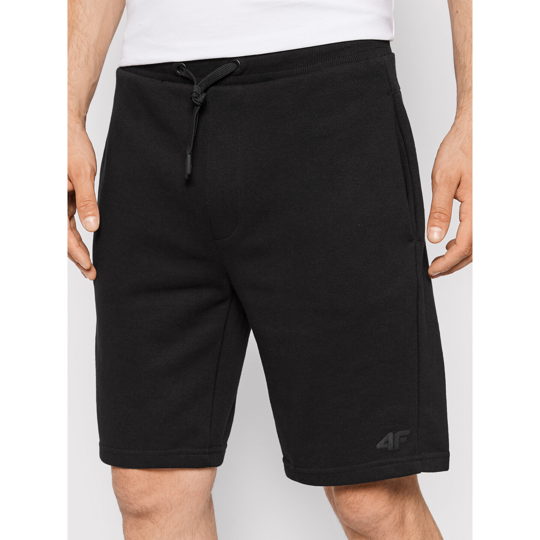 4F Спортни шорти NOSH4-SKMD350 Черен Regular Fit - Pepit.bg
