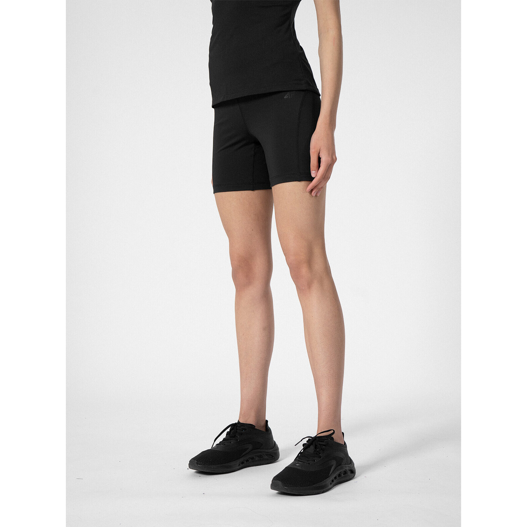 4F Спортни шорти SS23TFSHF142 Черен Slim Fit - Pepit.bg