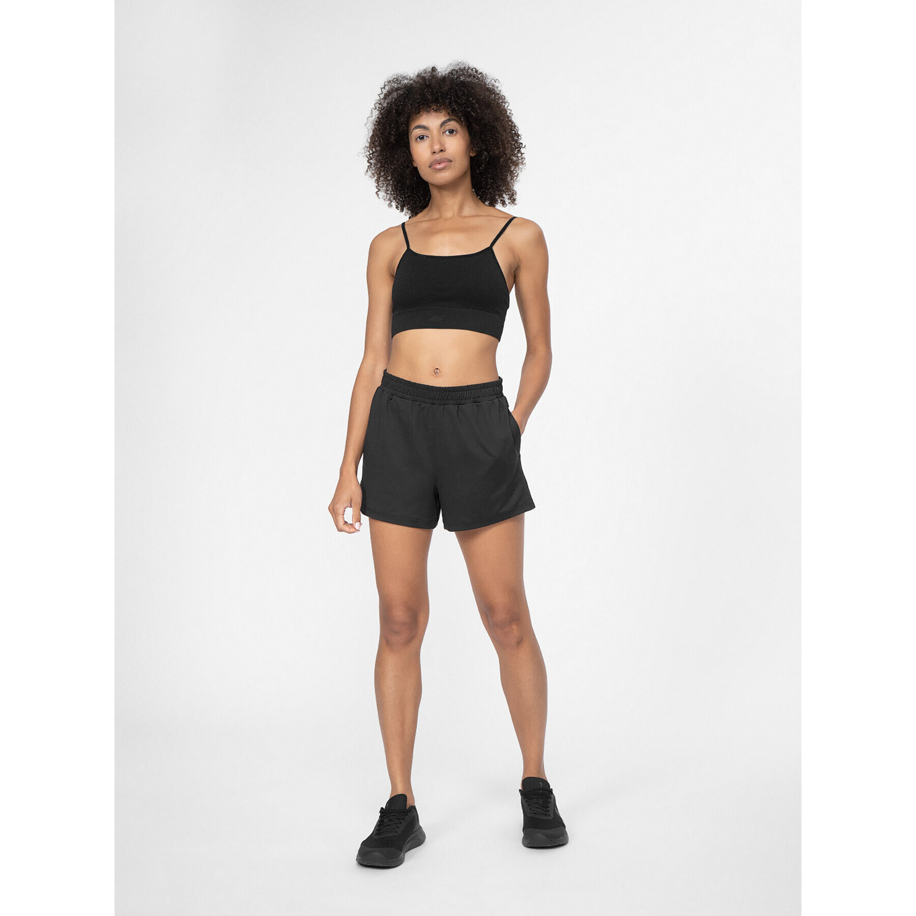 4F Спортни шорти SS23TFSHF200 Черен Regular Fit - Pepit.bg
