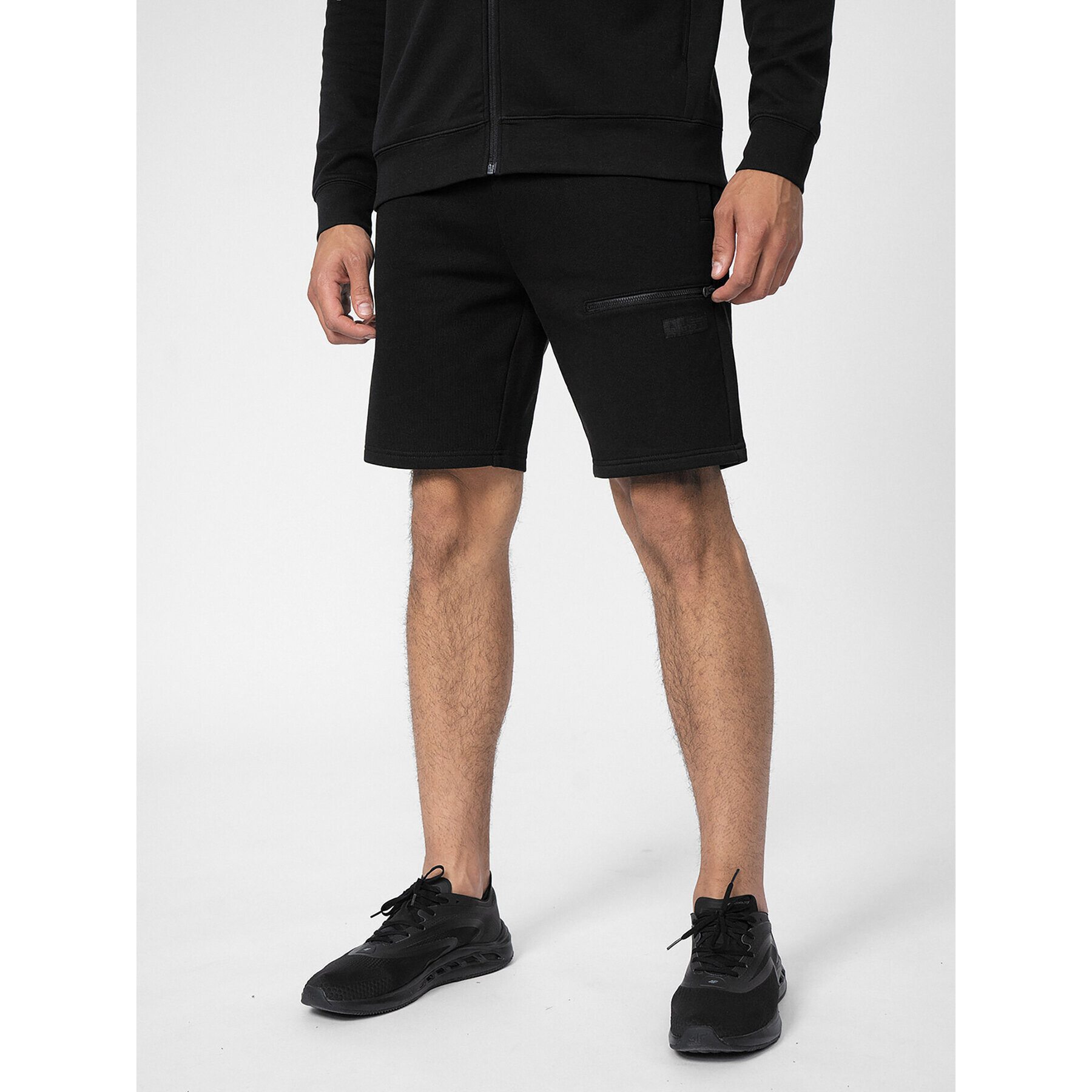 4F Спортни шорти SS23TSHOM057 Черен Regular Fit - Pepit.bg