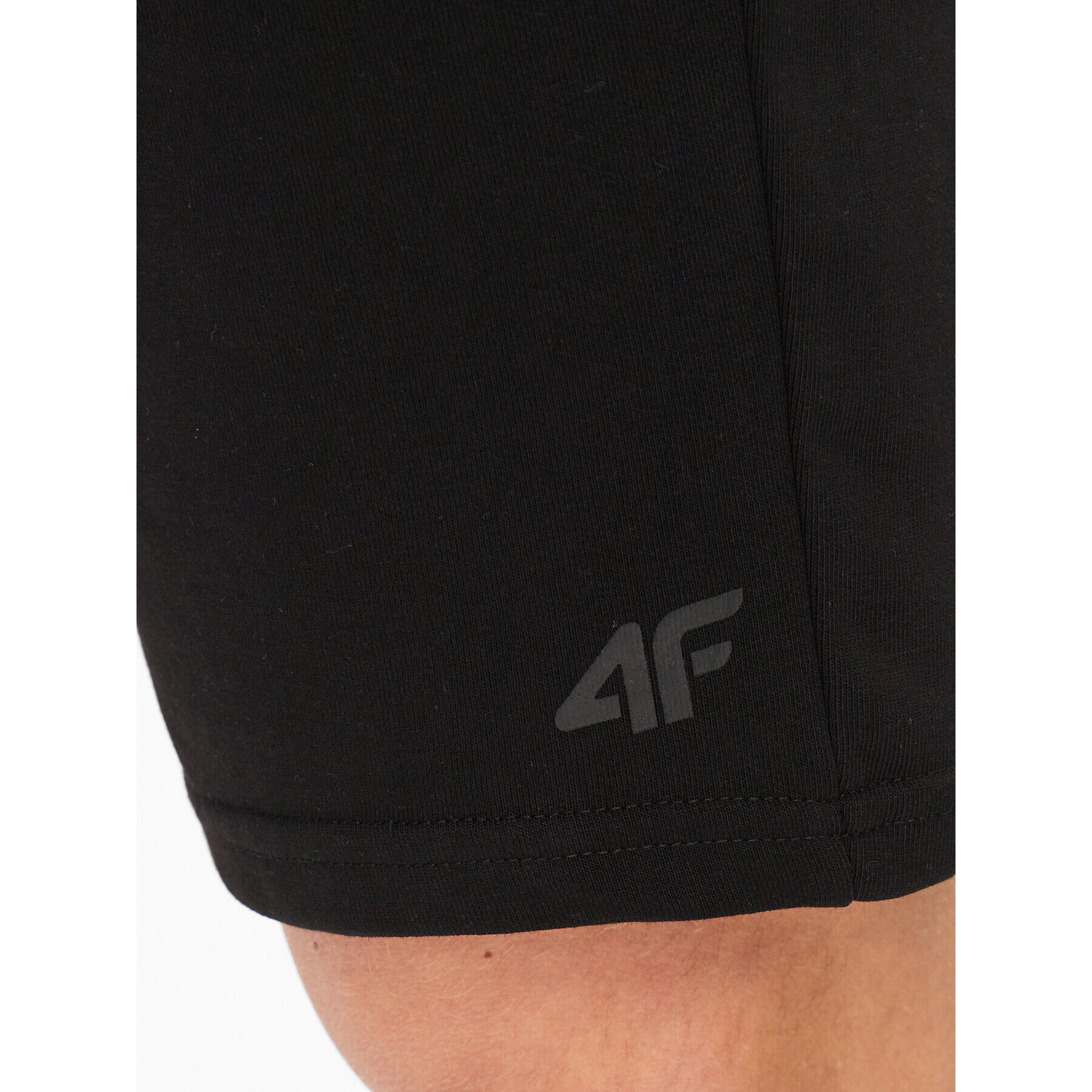 4F Спортни шорти SS23TSHOM156 Черен Regular Fit - Pepit.bg